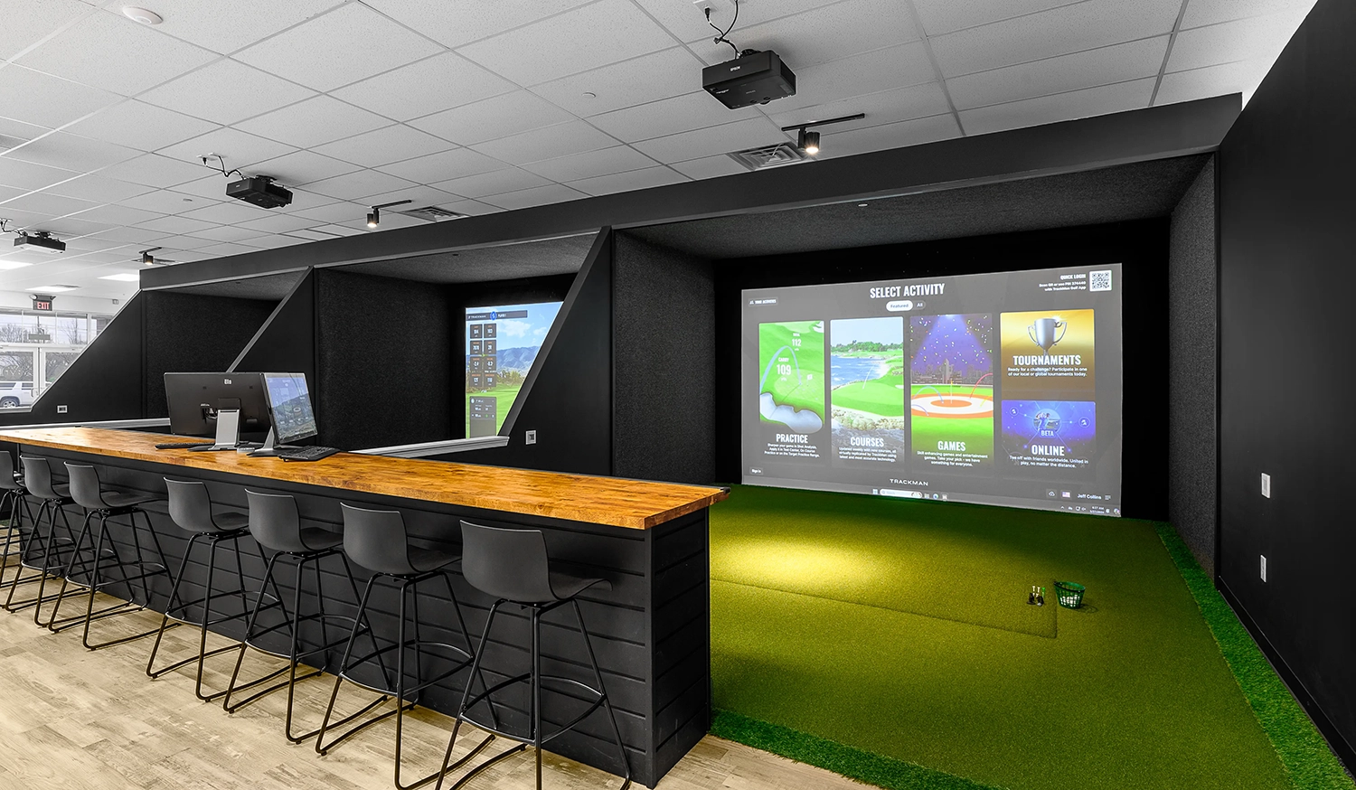 4800-lumen-golf-simulator-projector-WUXGA.webp